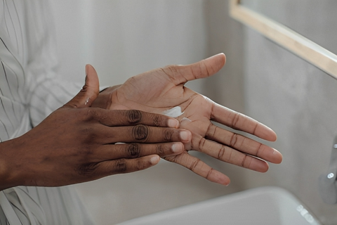 Tips to choose the best hand lotion for cracked hands