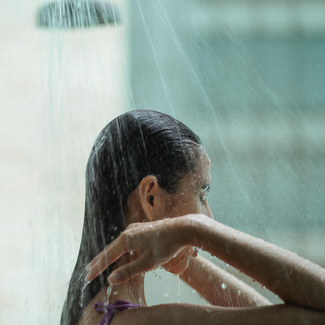Choisissez des produits conçus pour les peaux sensibles ou en cours de rétablissement afin de maintenir le confort, de favoriser l'hydratation et de réduire les risques d'irritation.